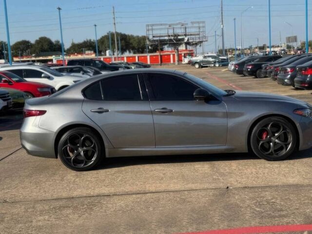 Серый Альфа Ромео Джулия, объемом двигателя 2 л и пробегом 35 тыс. км за 17300 $, фото 2 на Automoto.ua