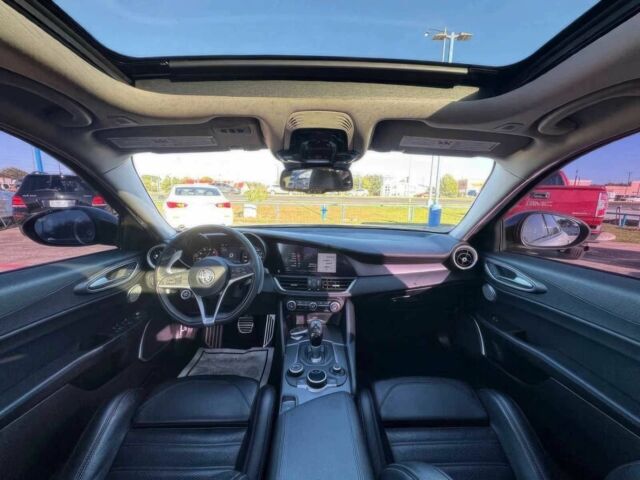 Серый Альфа Ромео Джулия, объемом двигателя 2 л и пробегом 35 тыс. км за 17300 $, фото 7 на Automoto.ua