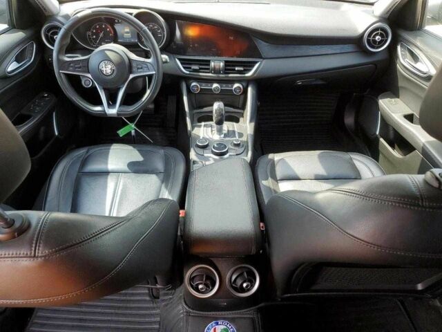 Серый Альфа Ромео Джулия, объемом двигателя 2 л и пробегом 43 тыс. км за 3700 $, фото 7 на Automoto.ua