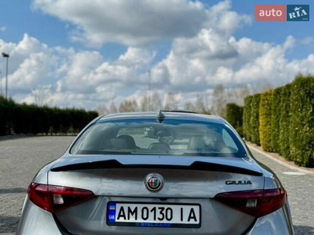 Серый Альфа Ромео Джулия, объемом двигателя 2 л и пробегом 55 тыс. км за 20999 $, фото 5 на Automoto.ua