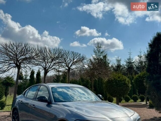 Серый Альфа Ромео Джулия, объемом двигателя 2 л и пробегом 55 тыс. км за 20999 $, фото 8 на Automoto.ua