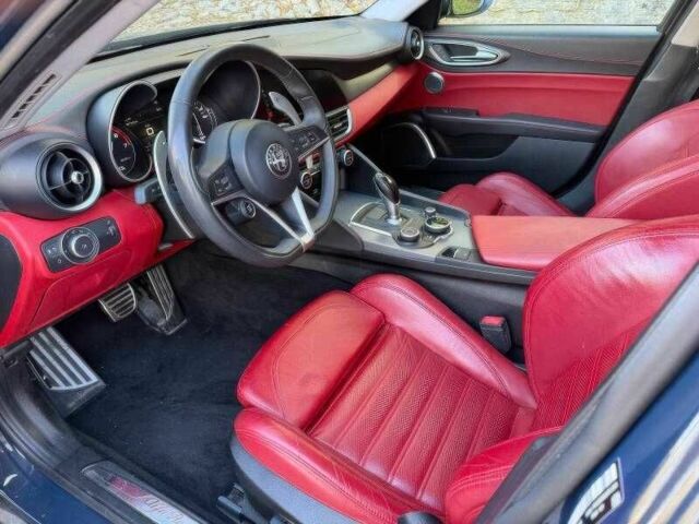 Серый Альфа Ромео Джулия, объемом двигателя 2 л и пробегом 66 тыс. км за 5500 $, фото 14 на Automoto.ua