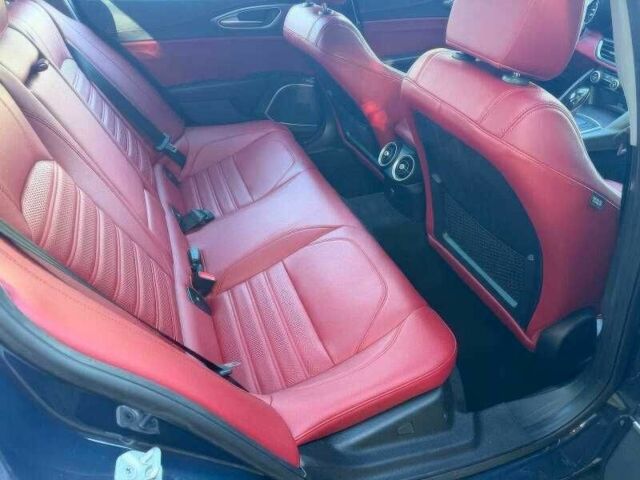 Серый Альфа Ромео Джулия, объемом двигателя 2 л и пробегом 66 тыс. км за 5500 $, фото 9 на Automoto.ua