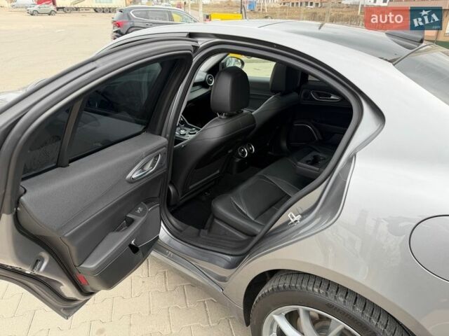 Сірий Альфа Ромео Джулія, об'ємом двигуна 2 л та пробігом 60 тис. км за 20700 $, фото 9 на Automoto.ua