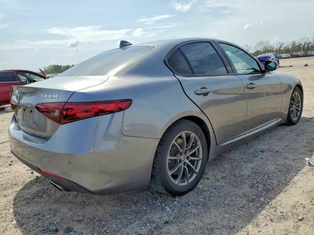 Серый Альфа Ромео Джулия, объемом двигателя 2 л и пробегом 43 тыс. км за 3700 $, фото 2 на Automoto.ua