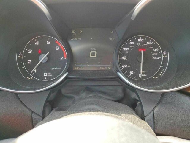 Серый Альфа Ромео Джулия, объемом двигателя 2 л и пробегом 43 тыс. км за 3700 $, фото 8 на Automoto.ua