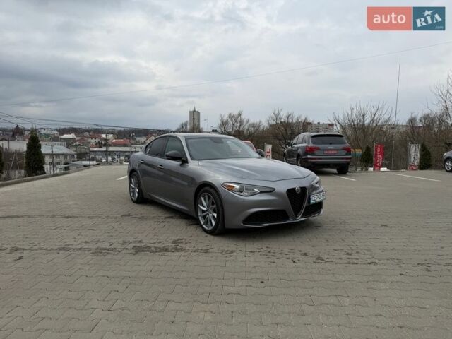 Сірий Альфа Ромео Джулія, об'ємом двигуна 2 л та пробігом 60 тис. км за 20700 $, фото 2 на Automoto.ua
