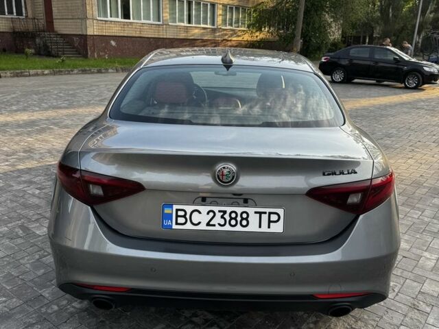 Сірий Альфа Ромео Джулія, об'ємом двигуна 2 л та пробігом 110 тис. км за 17982 $, фото 7 на Automoto.ua