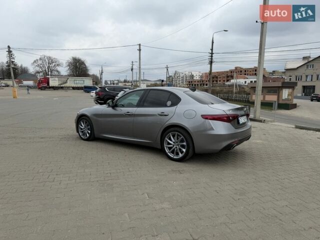 Сірий Альфа Ромео Джулія, об'ємом двигуна 2 л та пробігом 60 тис. км за 20700 $, фото 4 на Automoto.ua