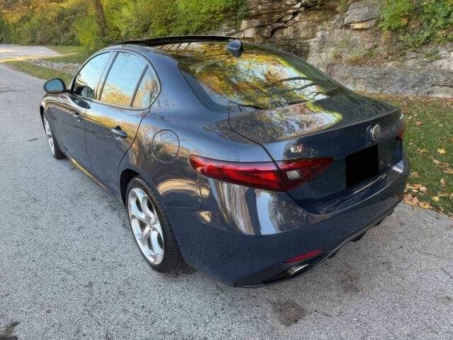 Серый Альфа Ромео Джулия, объемом двигателя 2 л и пробегом 66 тыс. км за 5500 $, фото 5 на Automoto.ua