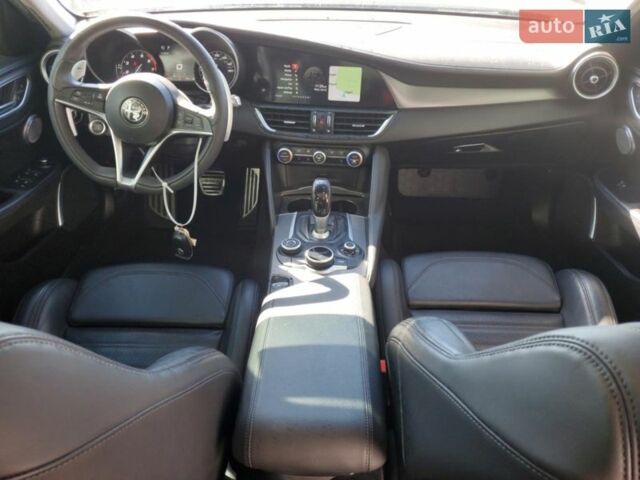 Сірий Альфа Ромео Джулія, об'ємом двигуна 2 л та пробігом 80 тис. км за 4500 $, фото 7 на Automoto.ua