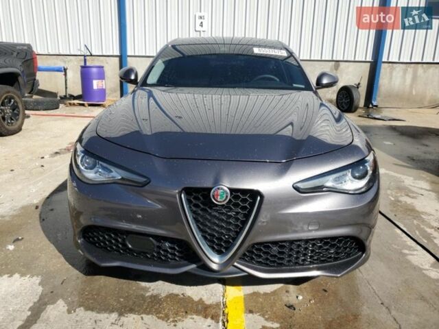Сірий Альфа Ромео Джулія, об'ємом двигуна 2 л та пробігом 80 тис. км за 4500 $, фото 4 на Automoto.ua