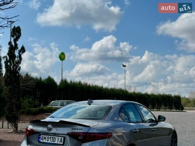 Серый Альфа Ромео Джулия, объемом двигателя 2 л и пробегом 55 тыс. км за 20999 $, фото 6 на Automoto.ua