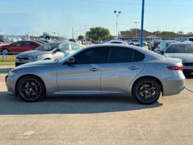 Серый Альфа Ромео Джулия, объемом двигателя 2 л и пробегом 35 тыс. км за 17300 $, фото 3 на Automoto.ua