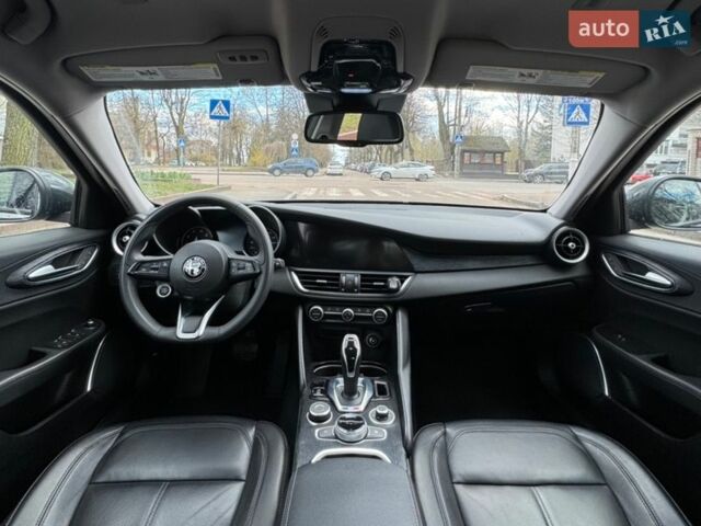 Серый Альфа Ромео Джулия, объемом двигателя 2 л и пробегом 55 тыс. км за 20999 $, фото 9 на Automoto.ua