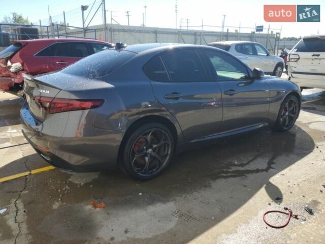 Сірий Альфа Ромео Джулія, об'ємом двигуна 2 л та пробігом 80 тис. км за 4500 $, фото 2 на Automoto.ua