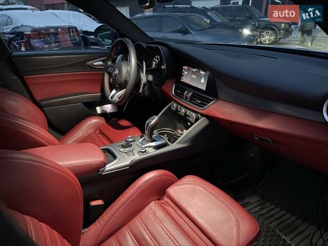 Серый Альфа Ромео Джулия, объемом двигателя 2 л и пробегом 102 тыс. км за 26800 $, фото 7 на Automoto.ua