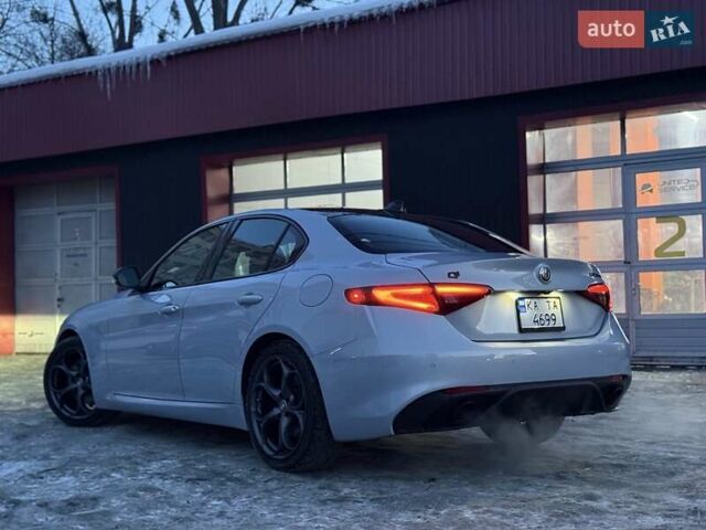 Серый Альфа Ромео Джулия, объемом двигателя 2 л и пробегом 102 тыс. км за 26800 $, фото 4 на Automoto.ua