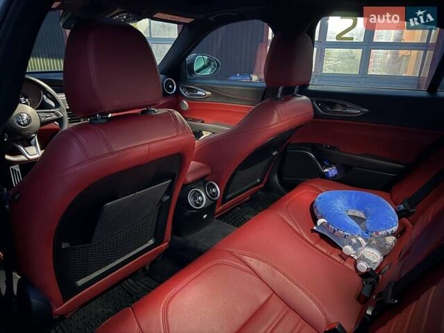 Серый Альфа Ромео Джулия, объемом двигателя 2 л и пробегом 102 тыс. км за 26800 $, фото 12 на Automoto.ua