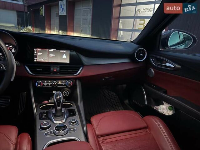 Серый Альфа Ромео Джулия, объемом двигателя 2 л и пробегом 102 тыс. км за 26800 $, фото 27 на Automoto.ua