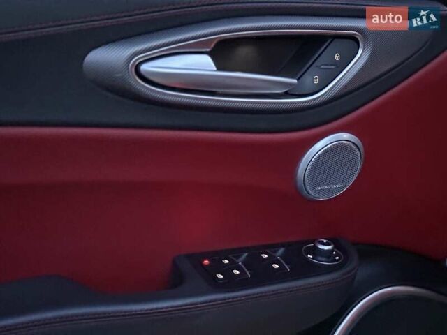 Серый Альфа Ромео Джулия, объемом двигателя 2 л и пробегом 102 тыс. км за 26800 $, фото 14 на Automoto.ua