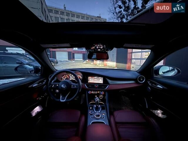 Серый Альфа Ромео Джулия, объемом двигателя 2 л и пробегом 102 тыс. км за 26800 $, фото 25 на Automoto.ua