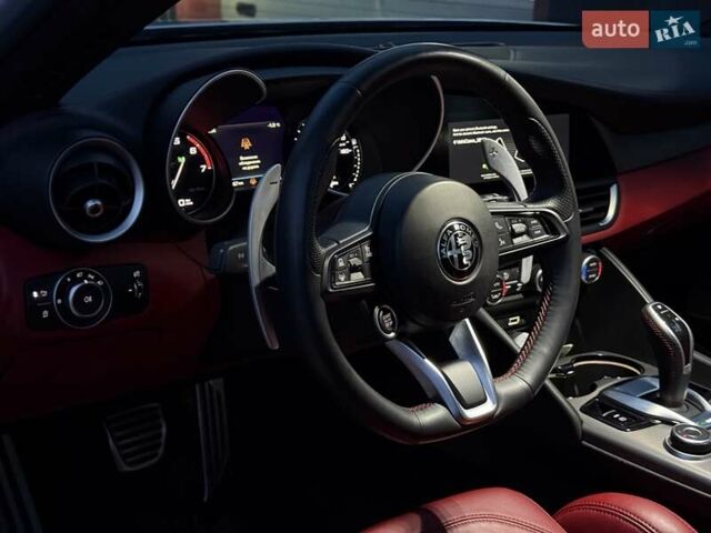 Серый Альфа Ромео Джулия, объемом двигателя 2 л и пробегом 102 тыс. км за 26800 $, фото 17 на Automoto.ua