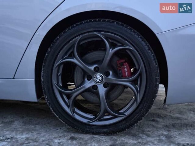 Серый Альфа Ромео Джулия, объемом двигателя 2 л и пробегом 102 тыс. км за 26800 $, фото 19 на Automoto.ua