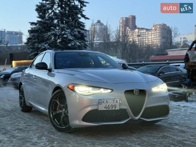 Серый Альфа Ромео Джулия, объемом двигателя 2 л и пробегом 102 тыс. км за 26800 $, фото 1 на Automoto.ua