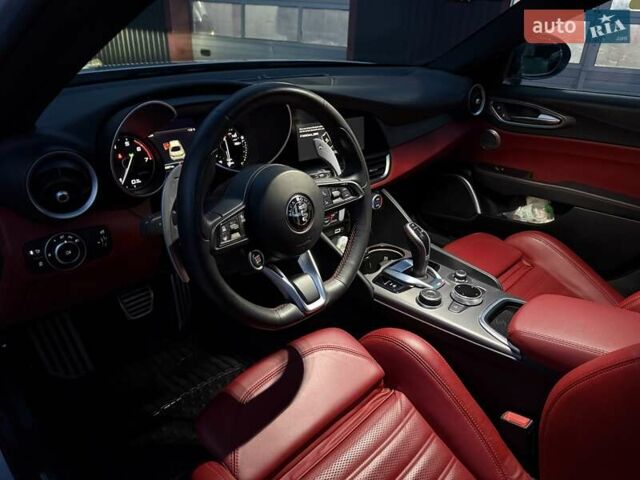 Серый Альфа Ромео Джулия, объемом двигателя 2 л и пробегом 102 тыс. км за 26800 $, фото 26 на Automoto.ua