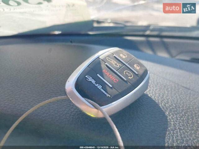 Сірий Альфа Ромео Джулія, об'ємом двигуна 0 л та пробігом 71 тис. км за 9500 $, фото 8 на Automoto.ua