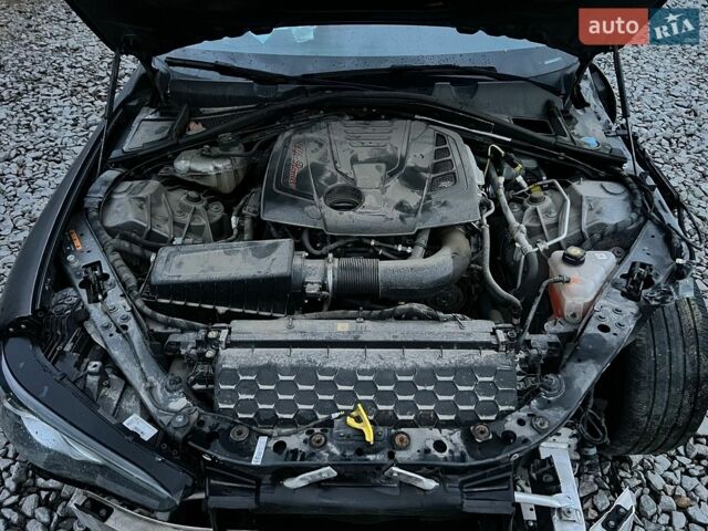 Сірий Альфа Ромео Джулія, об'ємом двигуна 2 л та пробігом 134 тис. км за 10200 $, фото 4 на Automoto.ua