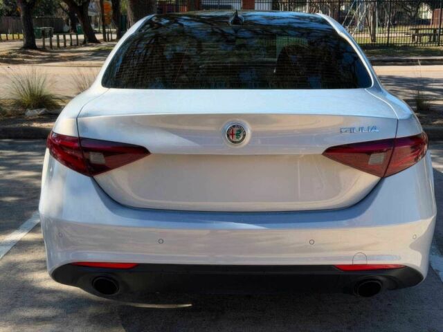 Серый Альфа Ромео Джулия, объемом двигателя 2 л и пробегом 19 тыс. км за 6000 $, фото 2 на Automoto.ua