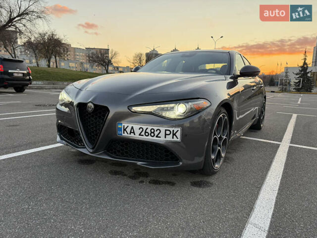 Серый Альфа Ромео Джулия, объемом двигателя 2 л и пробегом 50 тыс. км за 19500 $, фото 5 на Automoto.ua