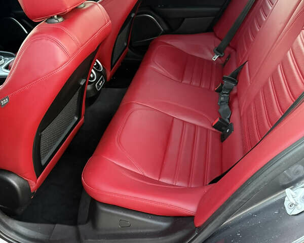 Серый Альфа Ромео Джулия, объемом двигателя 2 л и пробегом 50 тыс. км за 19500 $, фото 13 на Automoto.ua