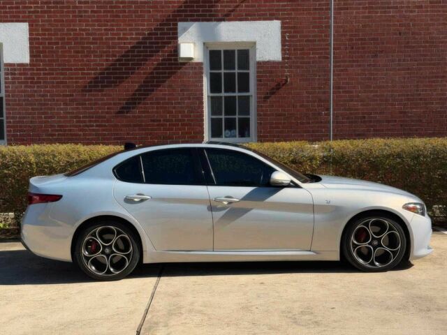 Серый Альфа Ромео Джулия, объемом двигателя 2 л и пробегом 19 тыс. км за 6000 $, фото 3 на Automoto.ua