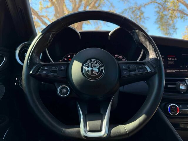 Серый Альфа Ромео Джулия, объемом двигателя 2 л и пробегом 19 тыс. км за 6000 $, фото 6 на Automoto.ua