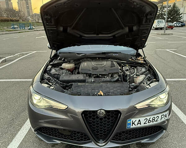 Серый Альфа Ромео Джулия, объемом двигателя 2 л и пробегом 50 тыс. км за 19500 $, фото 14 на Automoto.ua