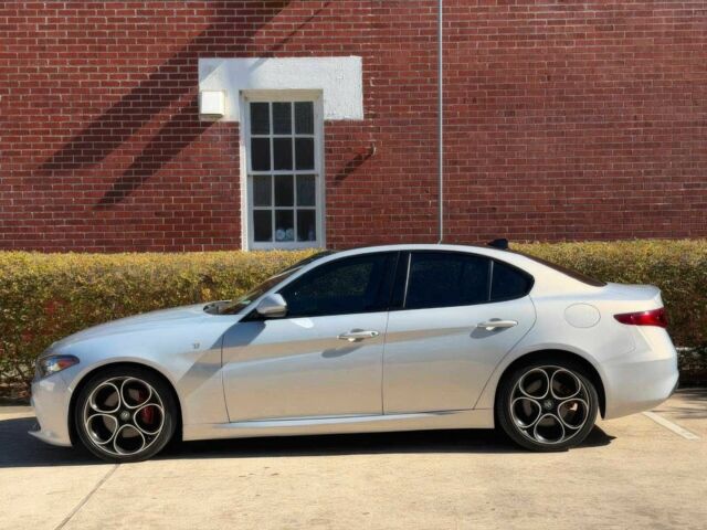 Серый Альфа Ромео Джулия, объемом двигателя 2 л и пробегом 19 тыс. км за 6000 $, фото 1 на Automoto.ua