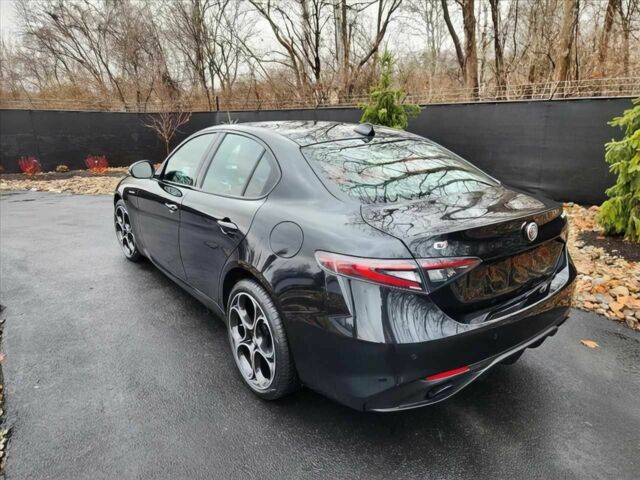 Серый Альфа Ромео Джулия, объемом двигателя 2 л и пробегом 18 тыс. км за 7000 $, фото 3 на Automoto.ua