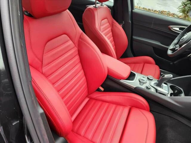 Серый Альфа Ромео Джулия, объемом двигателя 2 л и пробегом 18 тыс. км за 7000 $, фото 8 на Automoto.ua