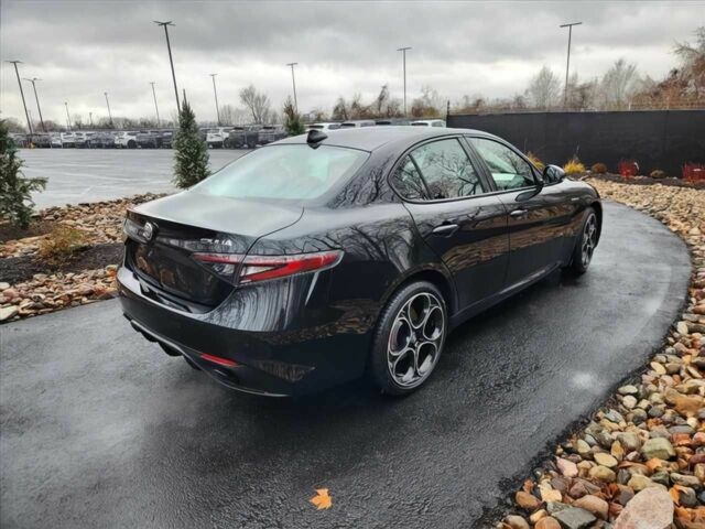 Серый Альфа Ромео Джулия, объемом двигателя 2 л и пробегом 18 тыс. км за 7000 $, фото 5 на Automoto.ua