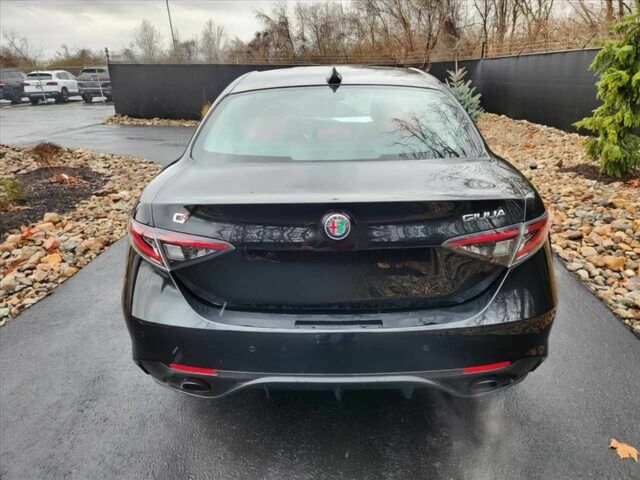 Серый Альфа Ромео Джулия, объемом двигателя 2 л и пробегом 18 тыс. км за 7000 $, фото 4 на Automoto.ua