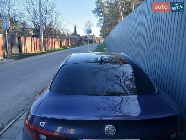 Синий Альфа Ромео Джулия, объемом двигателя 2 л и пробегом 119 тыс. км за 15800 $, фото 2 на Automoto.ua