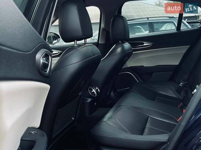 Синій Альфа Ромео Джулія, об'ємом двигуна 2 л та пробігом 122 тис. км за 16999 $, фото 12 на Automoto.ua