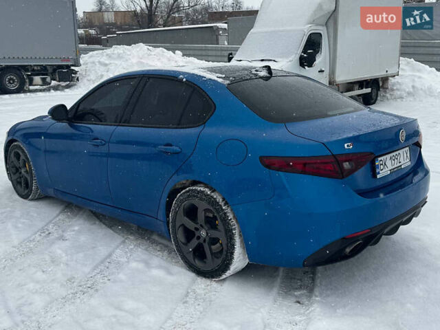 Синій Альфа Ромео Джулія, об'ємом двигуна 2 л та пробігом 128 тис. км за 20999 $, фото 5 на Automoto.ua