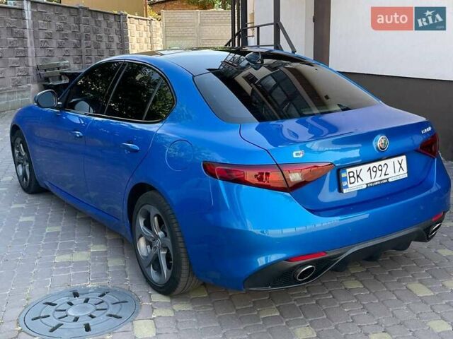 Синий Альфа Ромео Джулия, объемом двигателя 2 л и пробегом 117 тыс. км за 22500 $, фото 5 на Automoto.ua