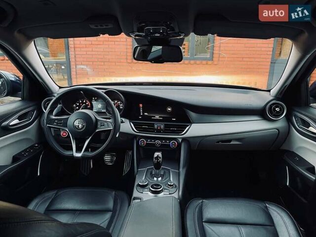 Синій Альфа Ромео Джулія, об'ємом двигуна 2 л та пробігом 122 тис. км за 16999 $, фото 10 на Automoto.ua