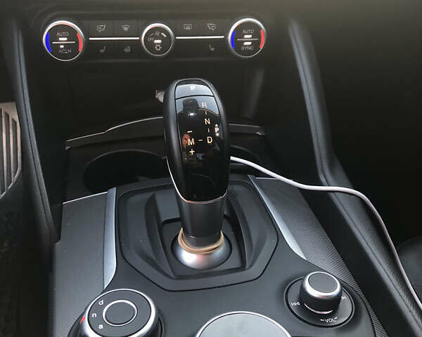 Синий Альфа Ромео Джулия, объемом двигателя 2 л и пробегом 112 тыс. км за 17999 $, фото 5 на Automoto.ua