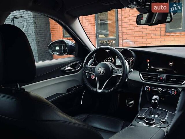 Синій Альфа Ромео Джулія, об'ємом двигуна 2 л та пробігом 122 тис. км за 16999 $, фото 19 на Automoto.ua